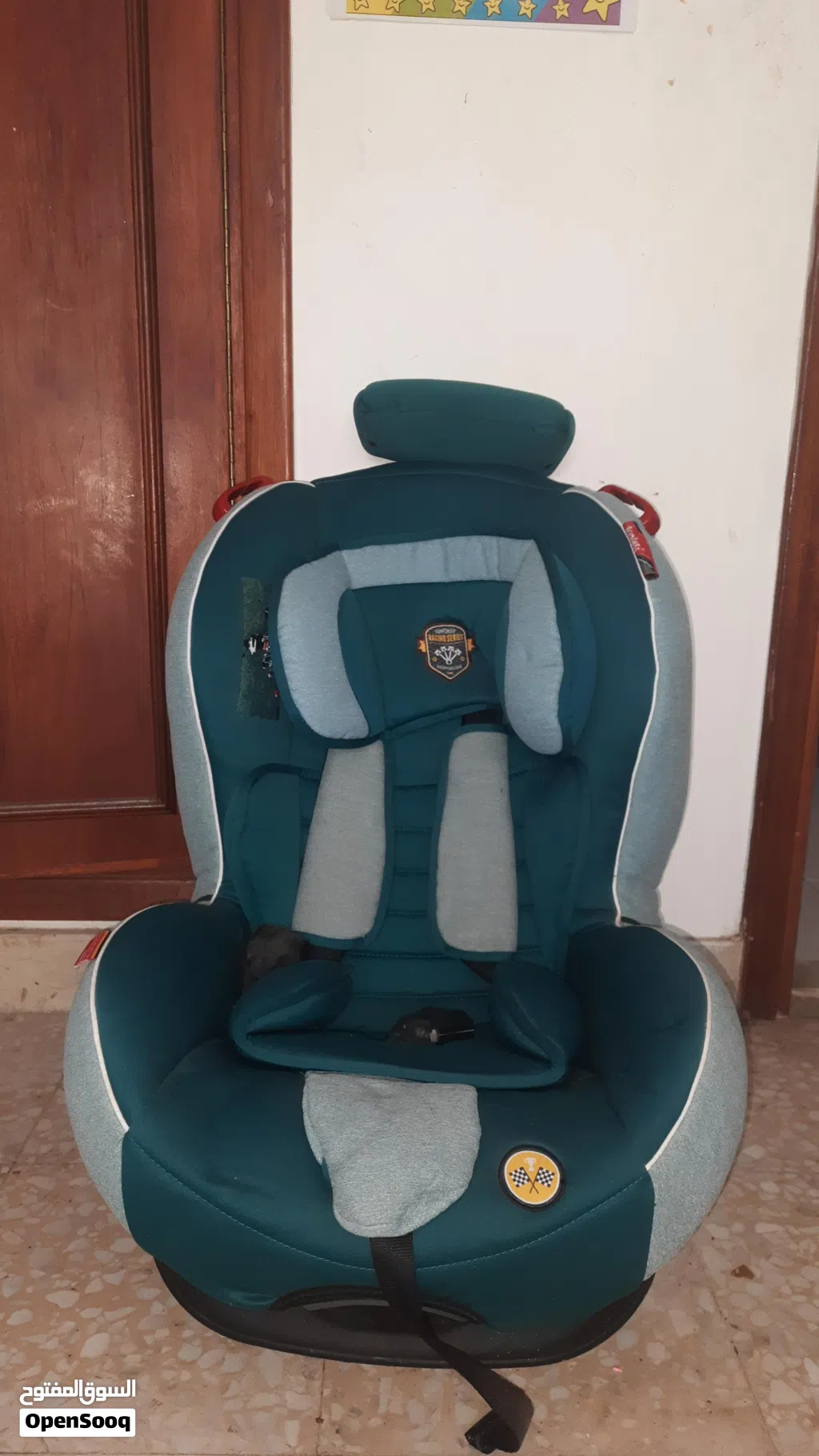 مقعد سياره مناسب لاعمار متعدده من 0-10 سنوات
