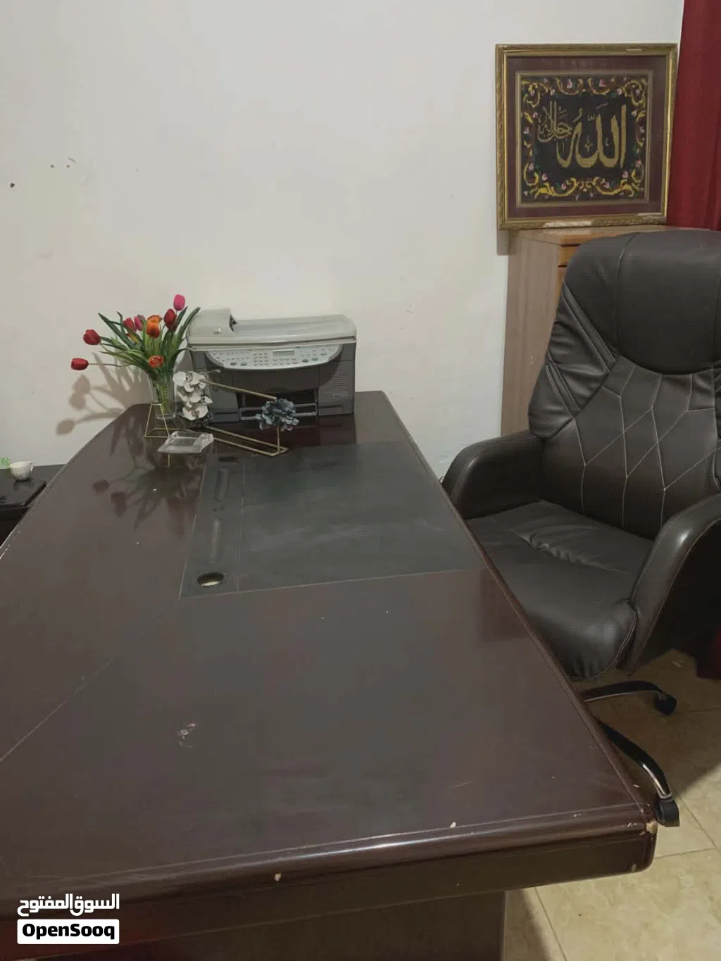 كرسي مكتب ومكتب لبيع
