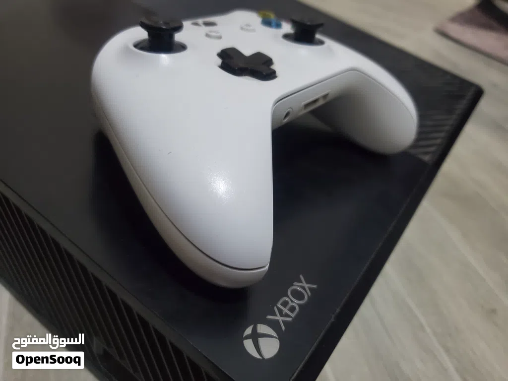 إكس بوكس ون (Xbox One) نظيف جداً 500GB مع 9 ألعاب وملحقات الوكالة الأصلية