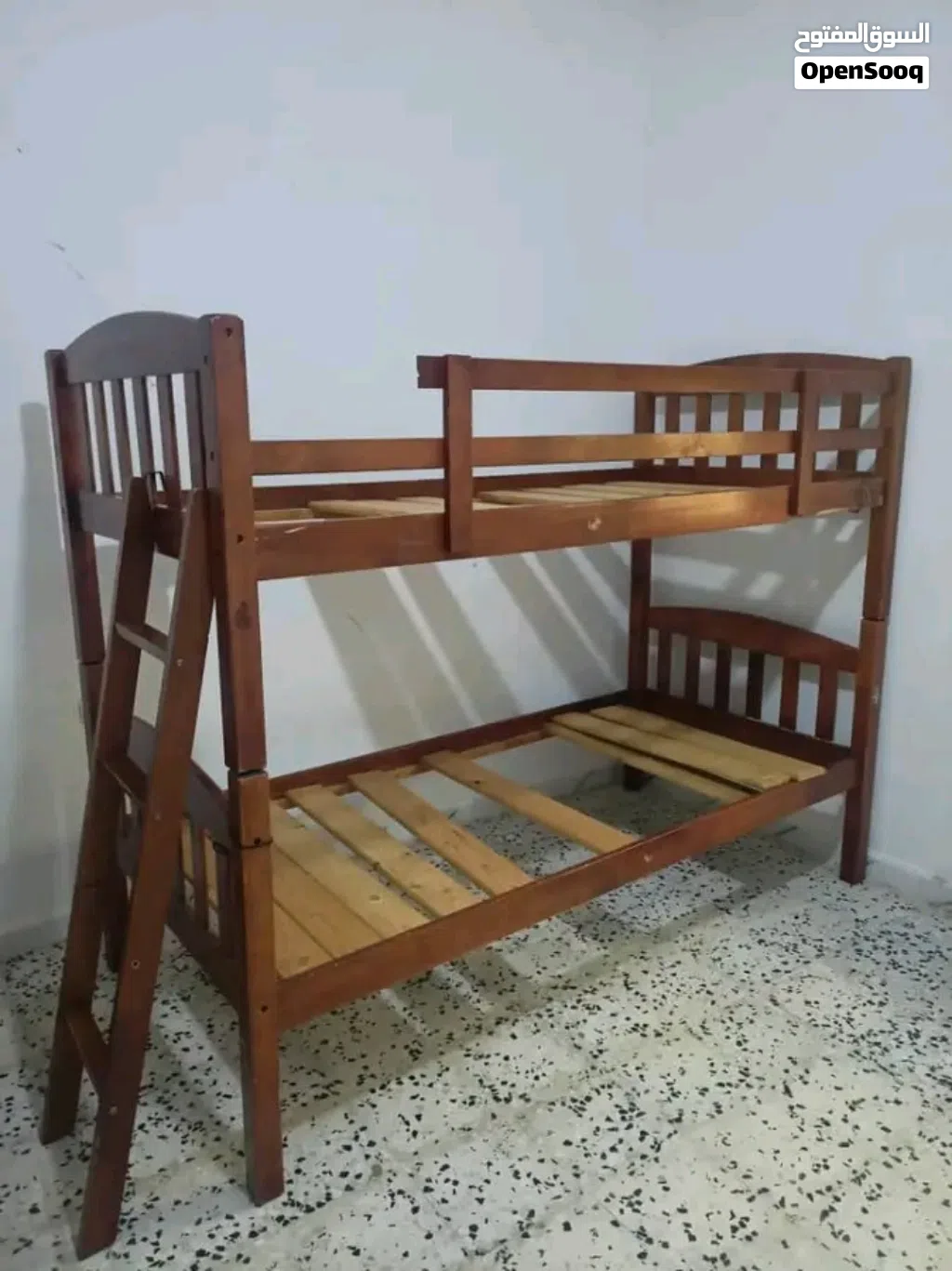 السلام عليكم عندي زوز سراير للبيع اقرا والوصف