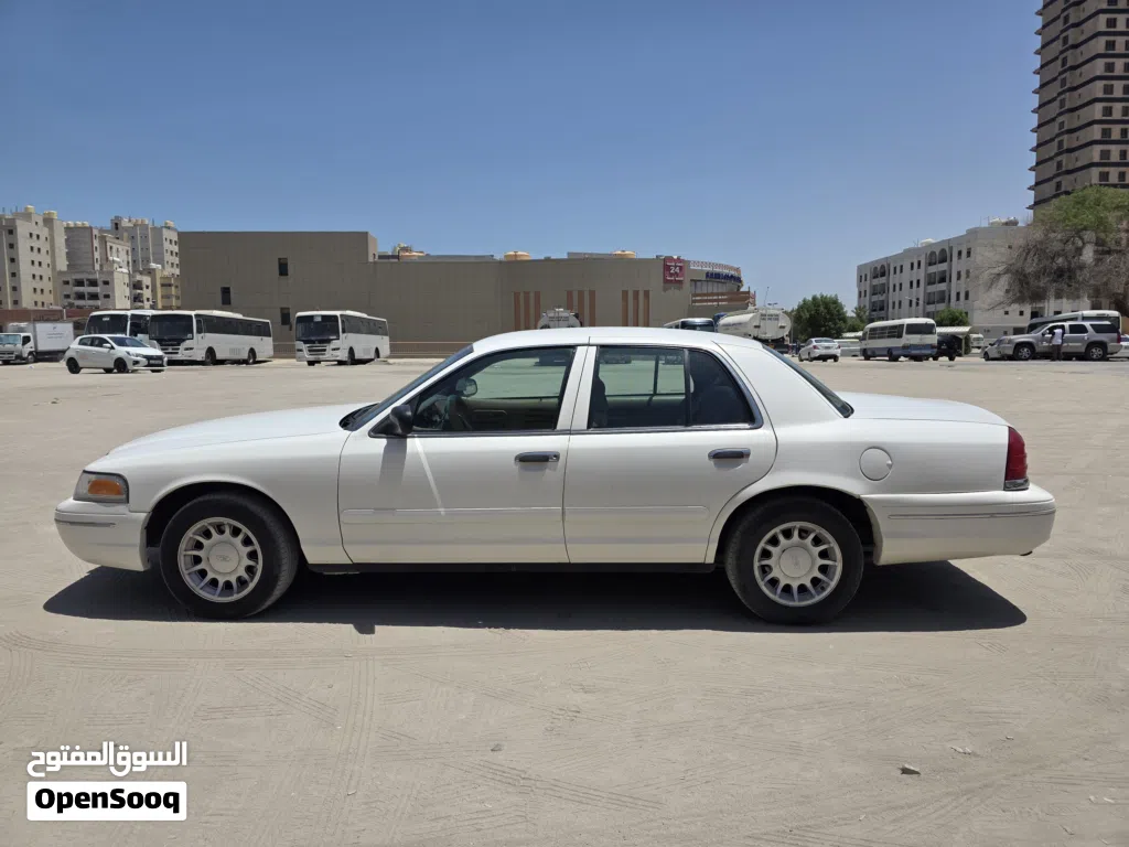 Ford Crown Victoria Standard