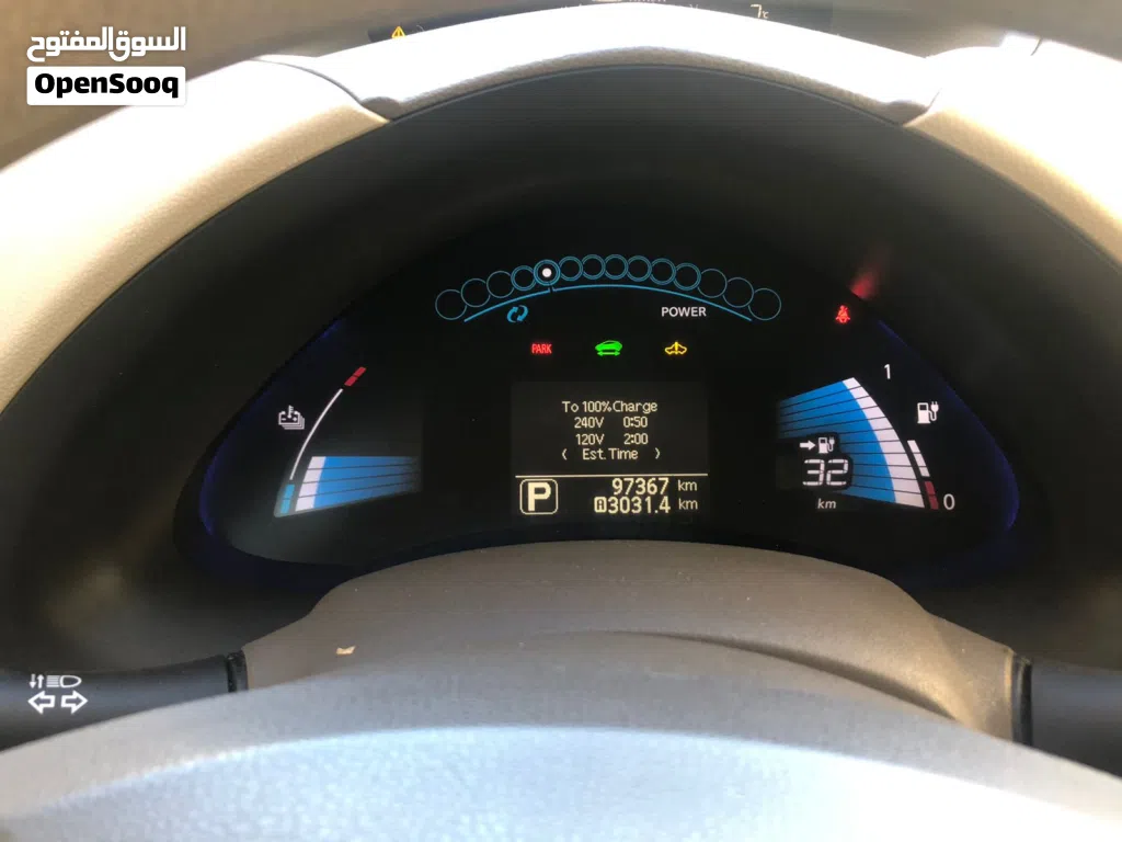 نيسان ليف SV