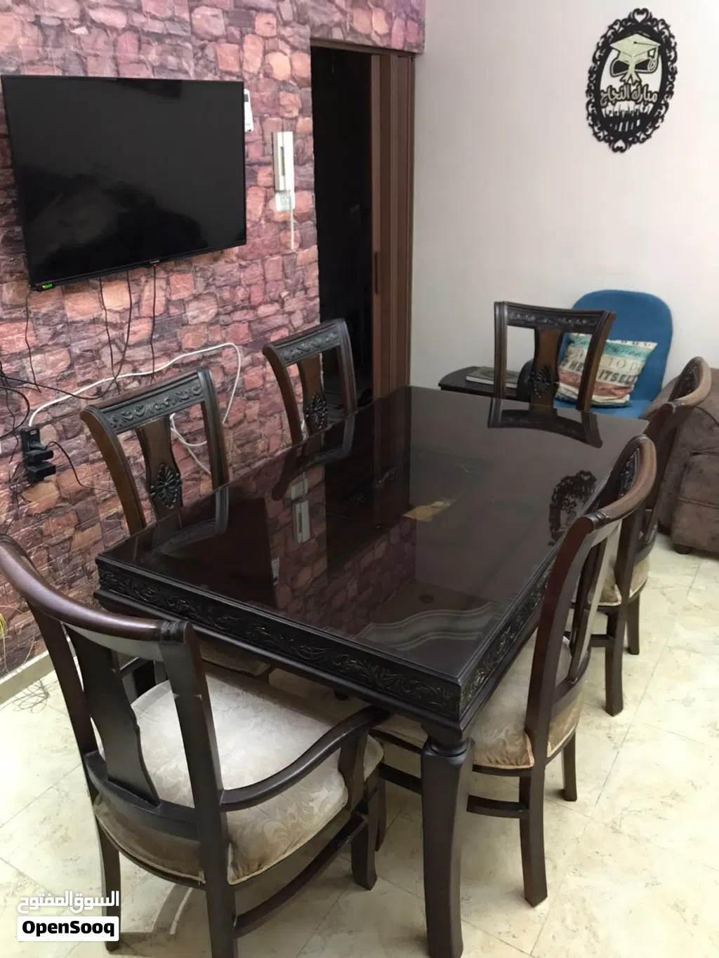 طاولة سفره بحاله جيده جدا للبيع بسعر لقطه