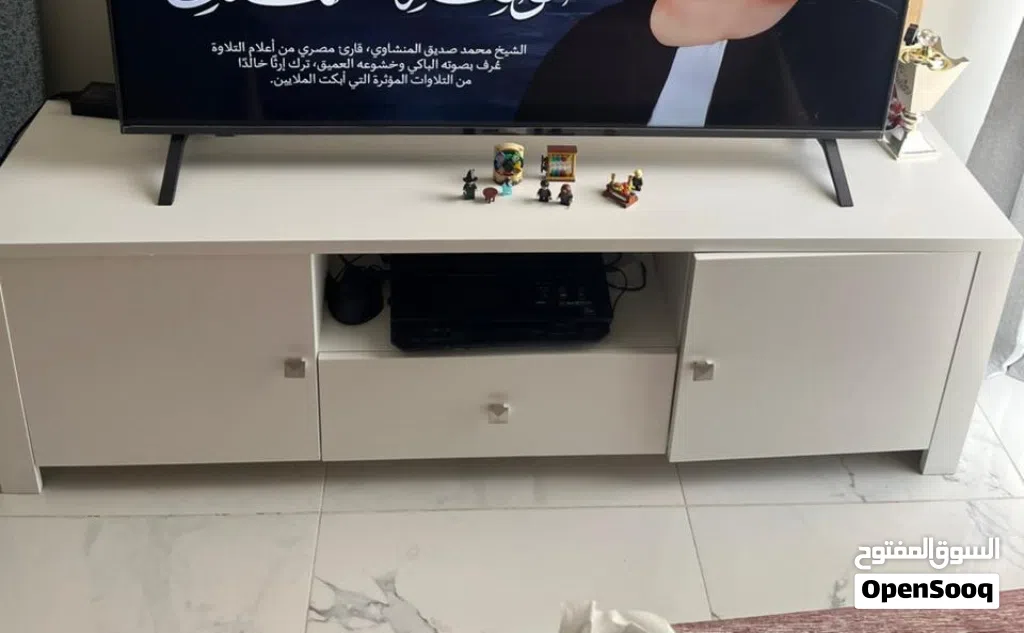 Modern White TV Console / Media Unit with 2 Cabinets & Drawer – Great Condition