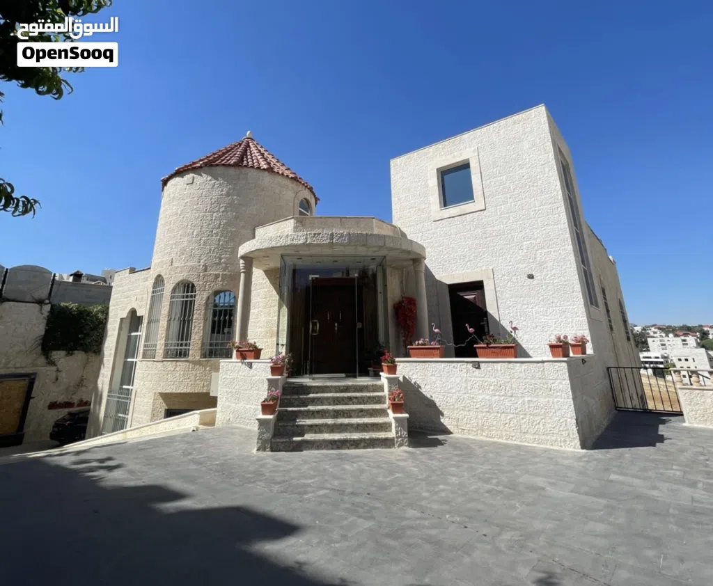 فيلا للبيع مستقلة البناء في دابوق على مساحة أرض دونم