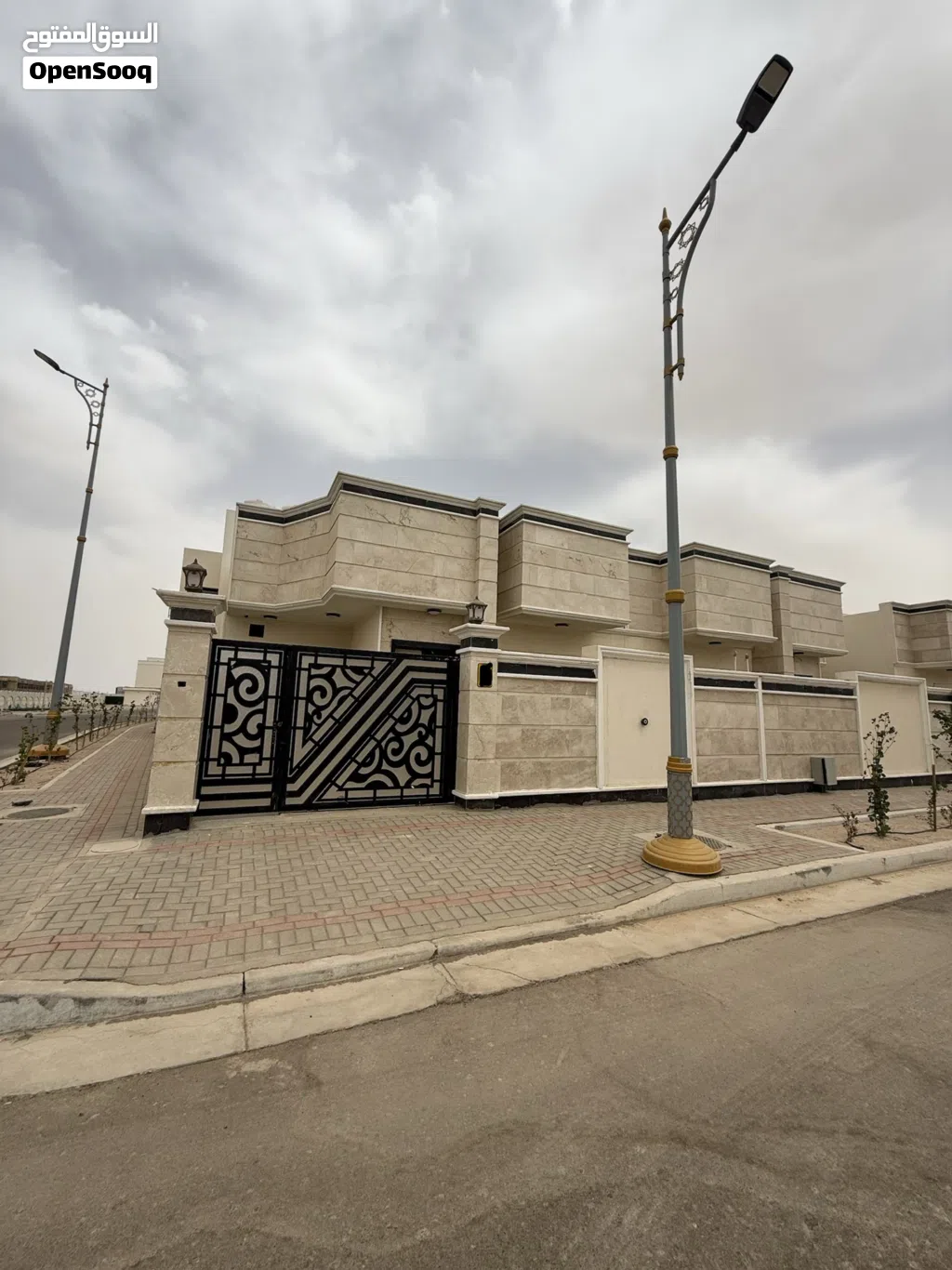 دار سكني ركن طابق ونصف/مجمع درة البصرة السكني