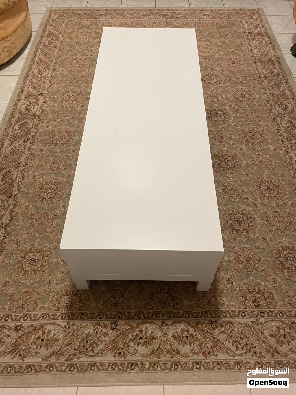 طاولة تلفزيون