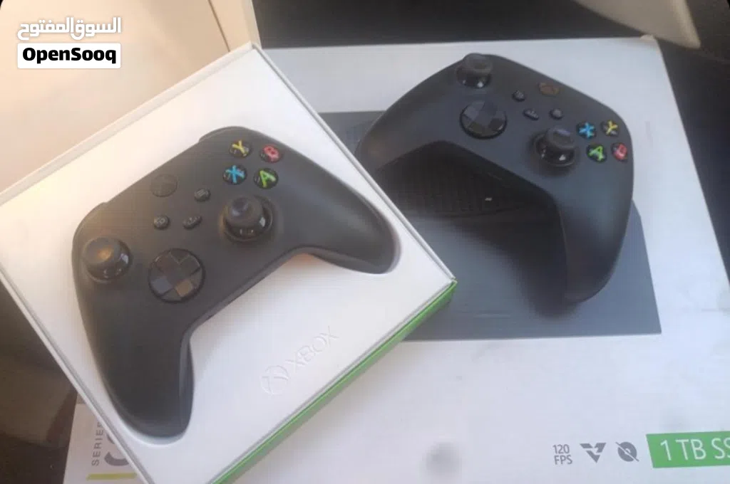 Xbox Series S 1TB أسود مع يدين تحكم - نظيف