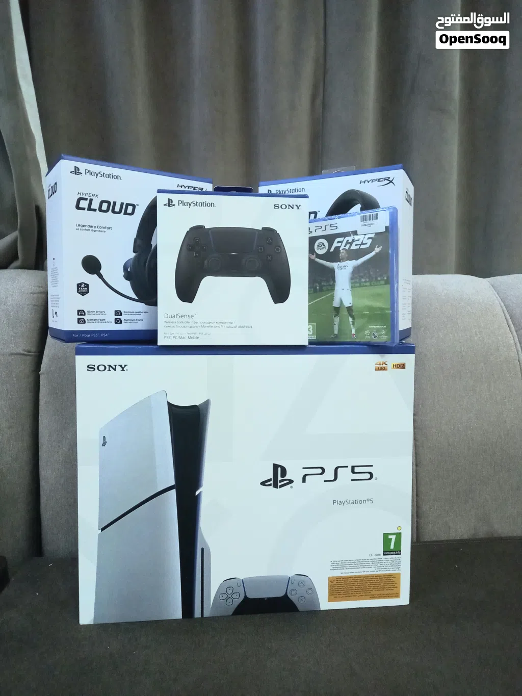 حزمة PlayStation 5 مميزة شبه جديد . يوجد بها ضمان لغاية يونيو 2027..