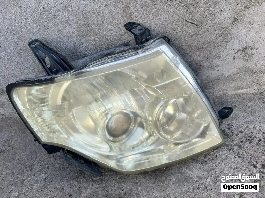 Mitsubishi pajero 2014 front headlight Left side