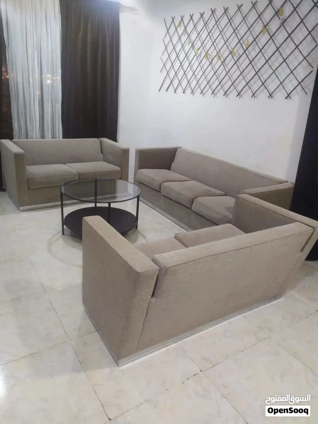 كنب ممتاز مع طاولة