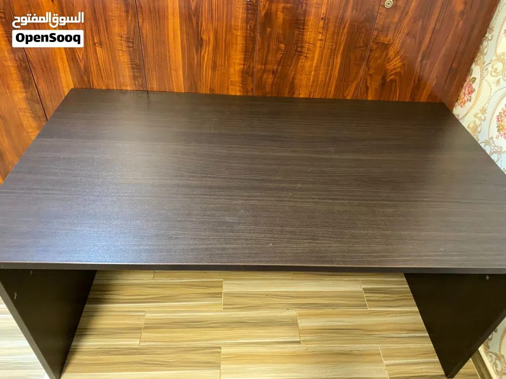 طاولت مكتب او دراسه