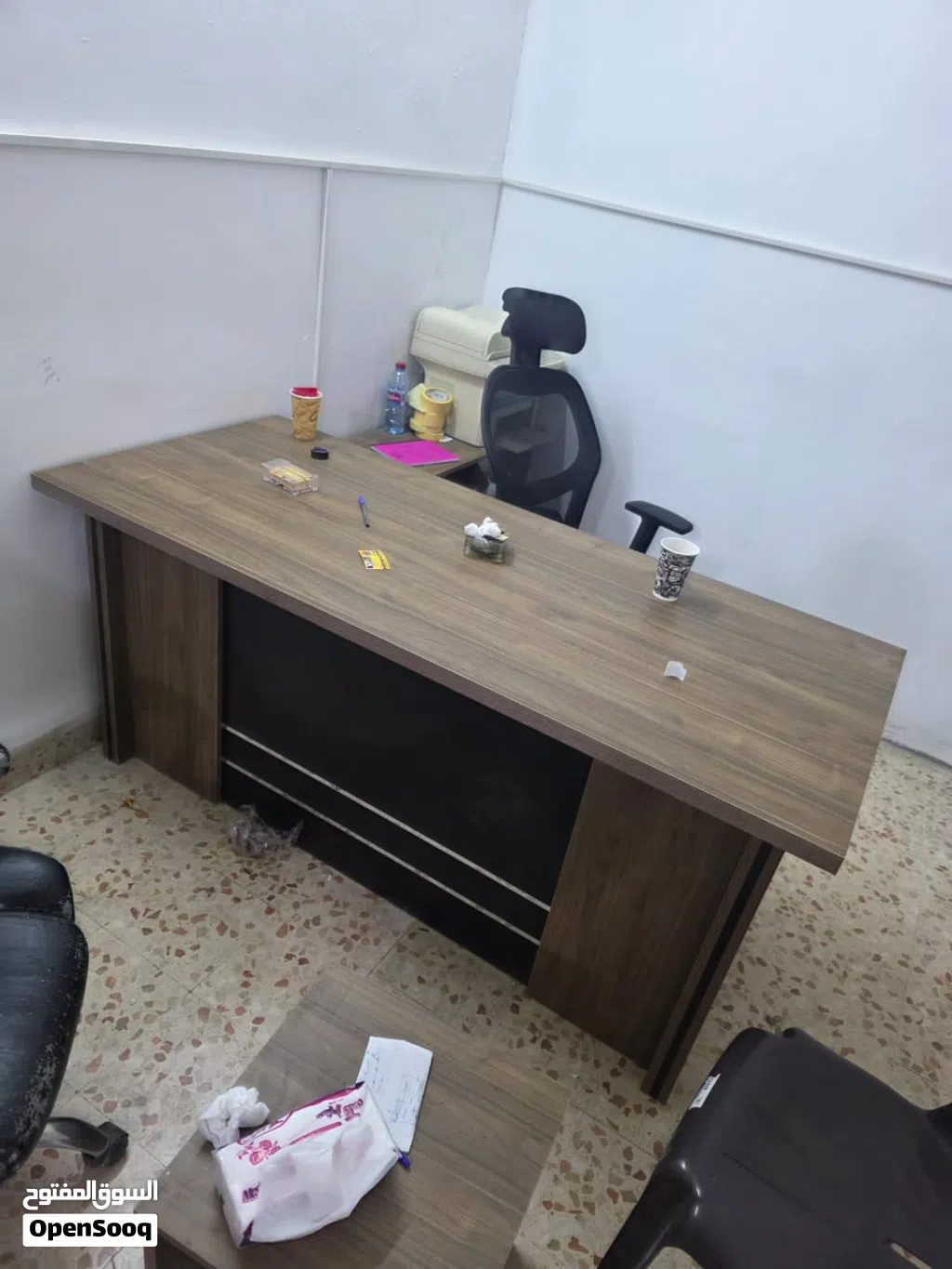 طاولة مكتب وكرسي