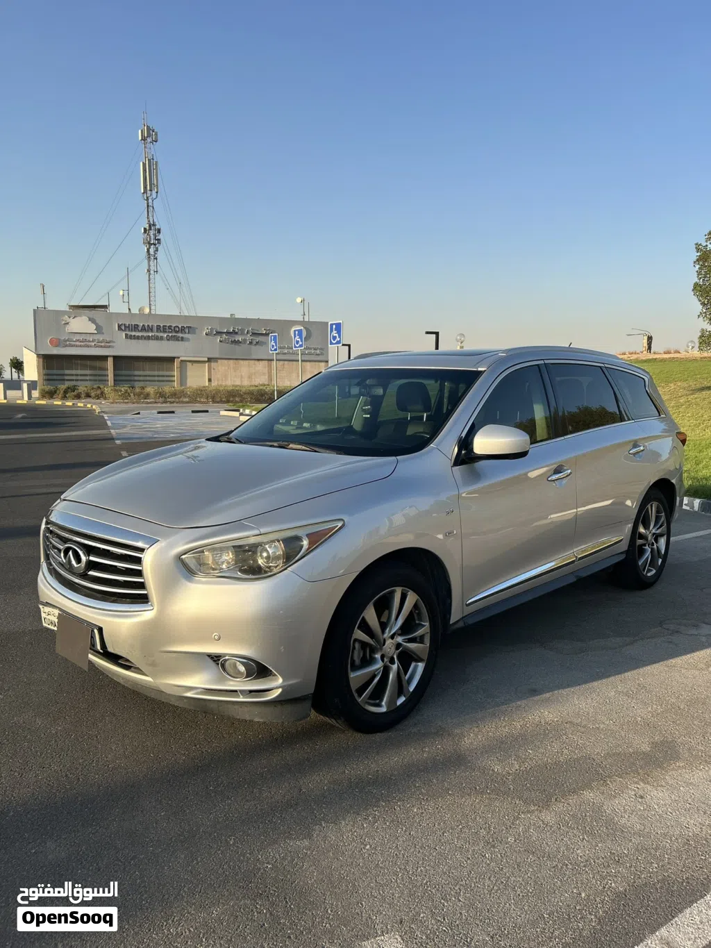 Infiniti Q60 Luxe
