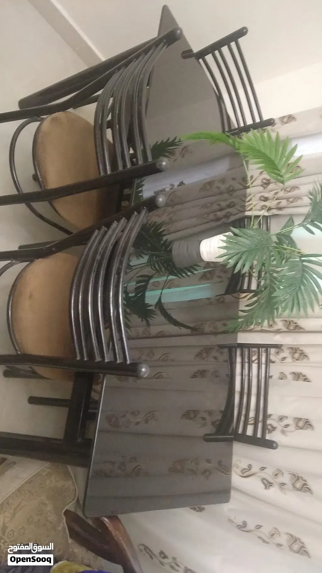 طاولة سفرة للبيع بسعر70دينار