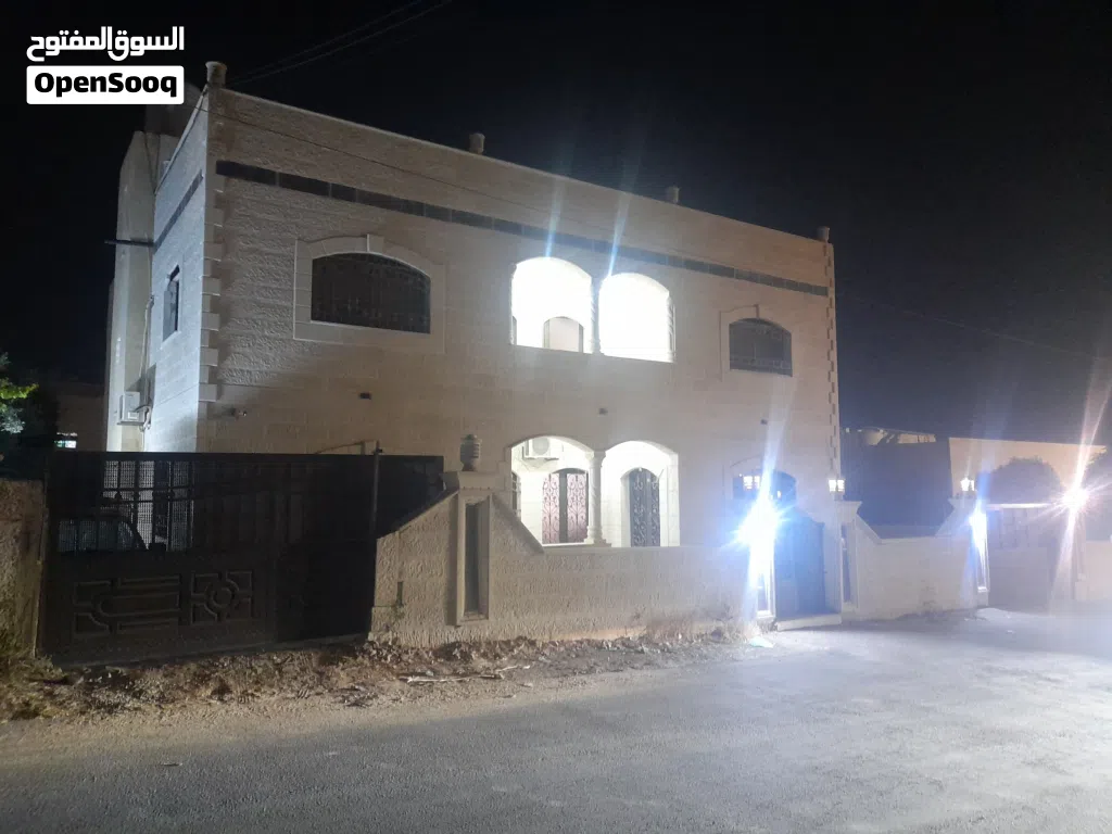 منزل طابقين للبيع