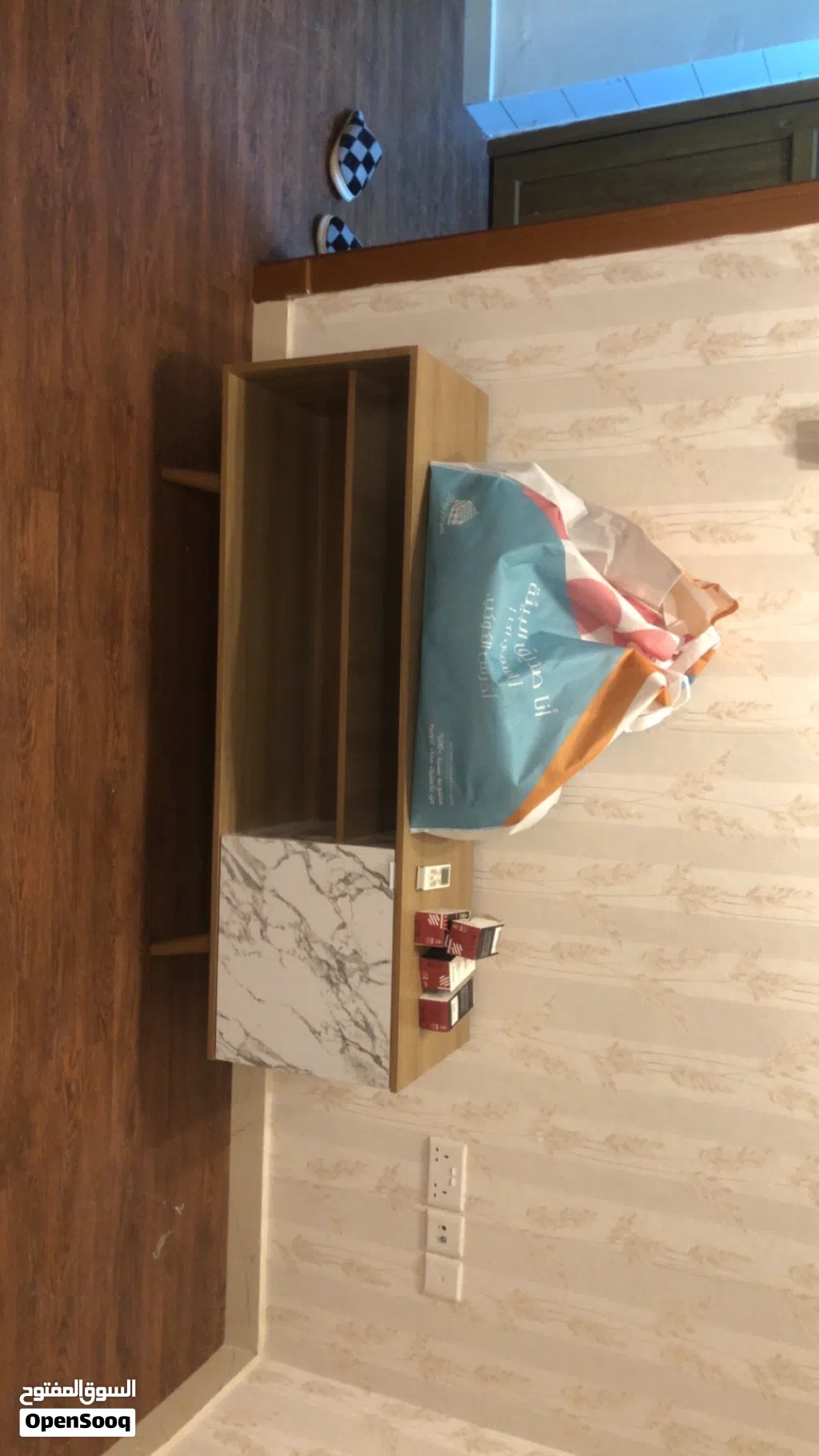 طاولة تلفزيون
