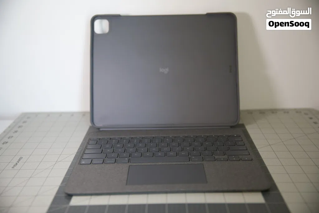 Logitech Combo Touch iPad Pro 12.9-inch (5th, 6th gen - 2021, 2022) Keyboard Case