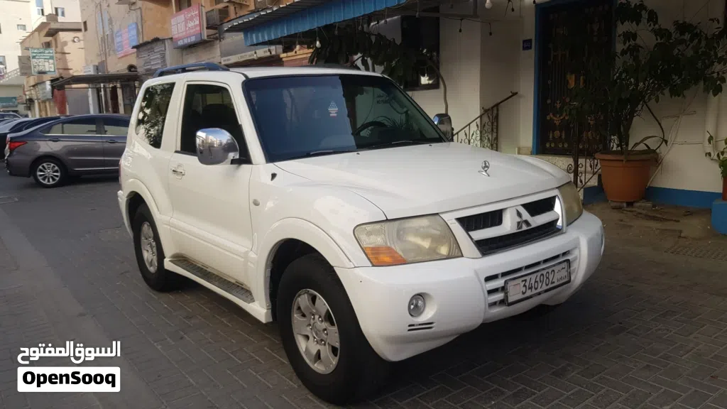 Mitsubishi Pajero Sport Standard