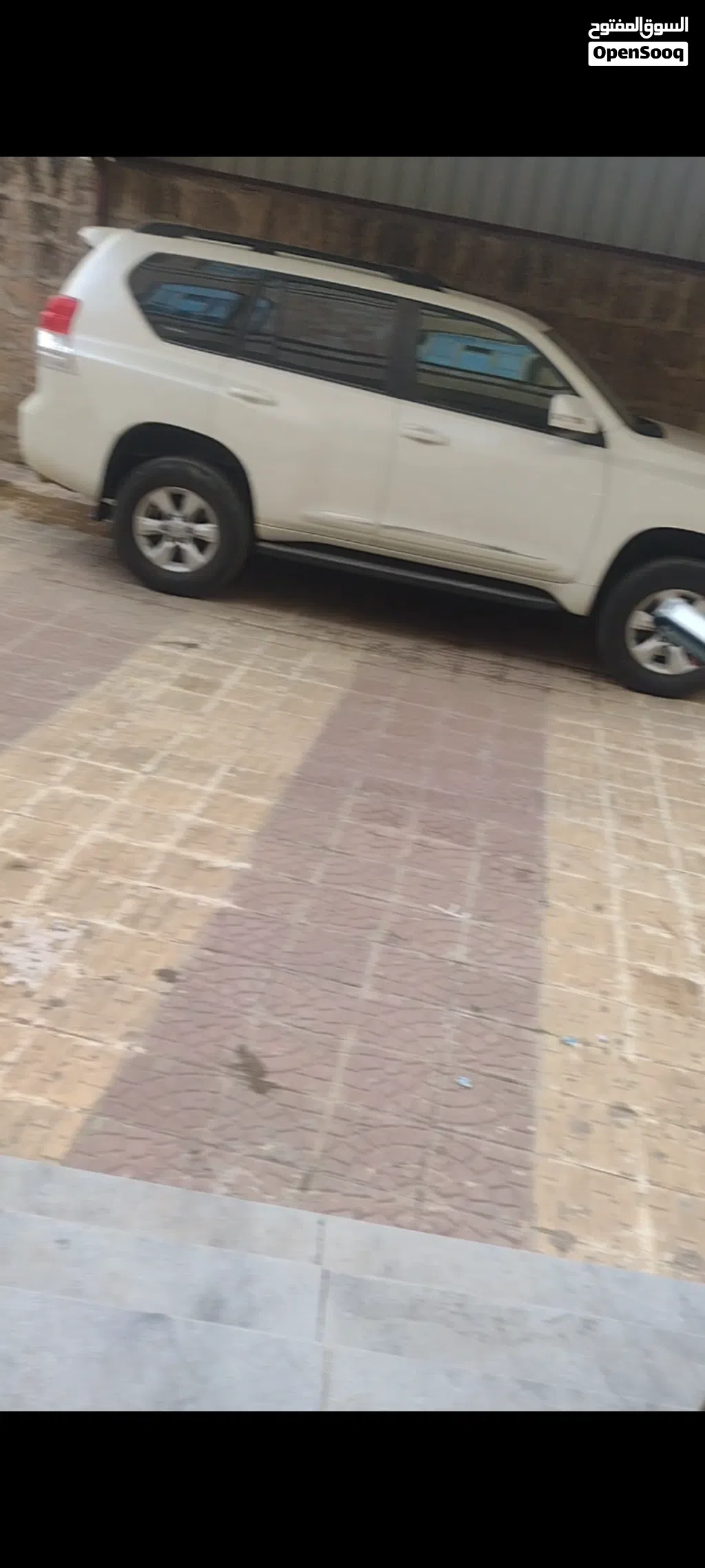 الاصبحي 22مايو تقاطع شارع تعز دور اول حلو ب130الف