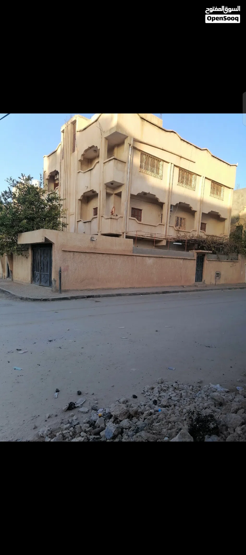 عمارة من 4 طوابق متعددة الاستخدام