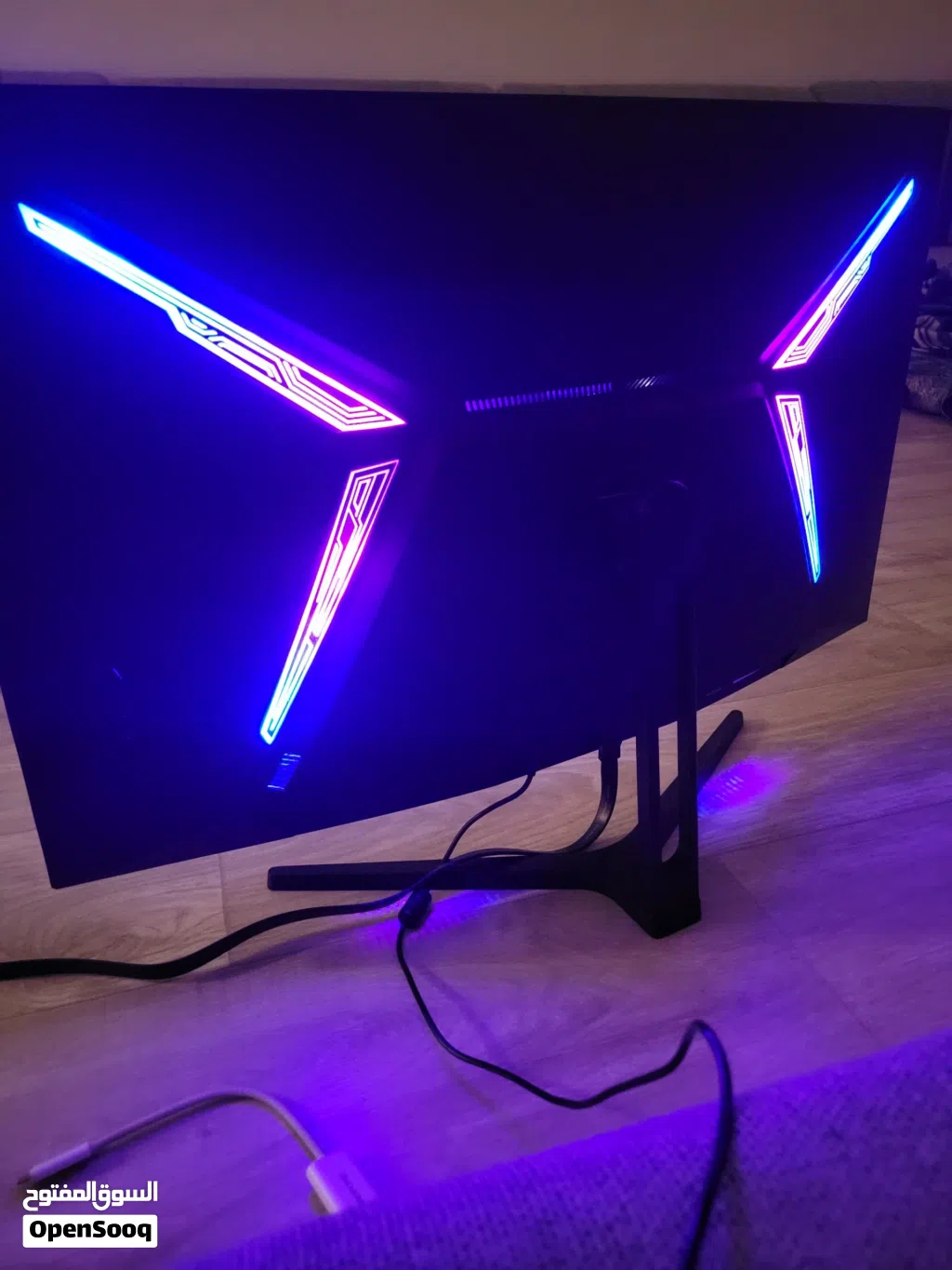 شاشة 2k 165hz شاشة بتمصميم انيق وجميل جدا وافضل سعر من شركة البديل حجم 32inch
