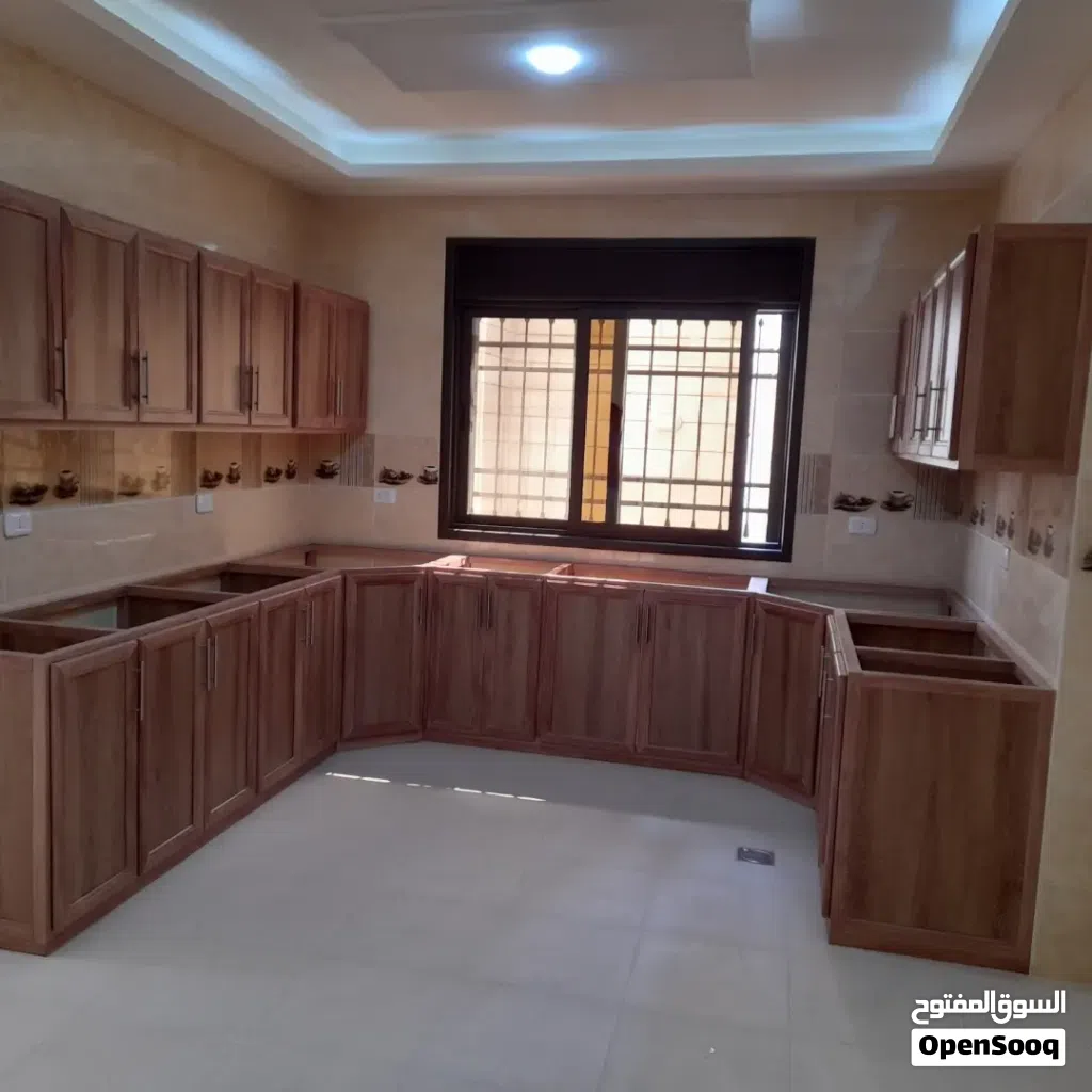 مطبخ مترين ونص أرضي ومترين ونص معلق