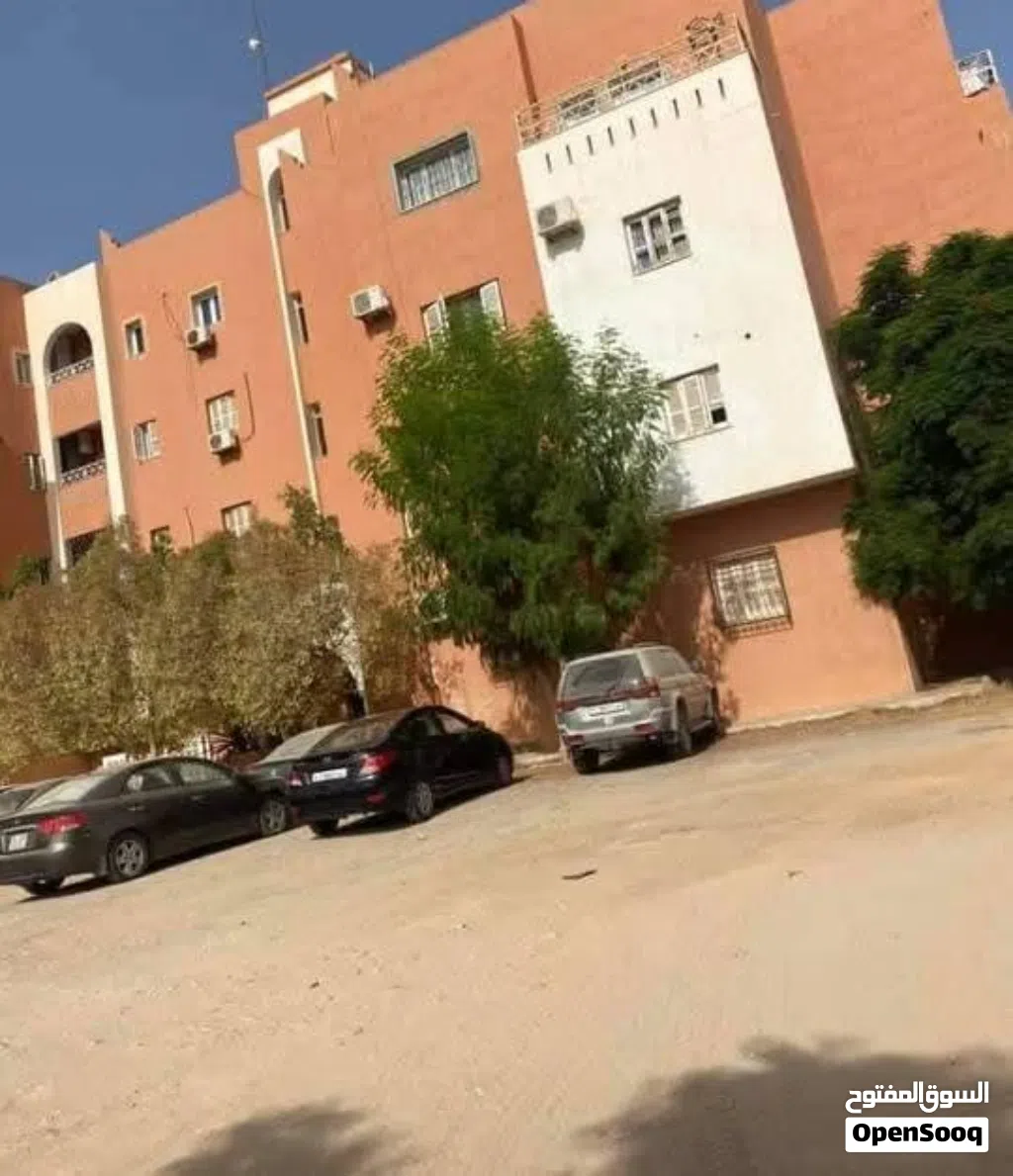 شقة ارضية مفروشة عمارات البطاطا الحجم الكبير امام الرائيسي حي دمشق عايلة ليبين او اجانب