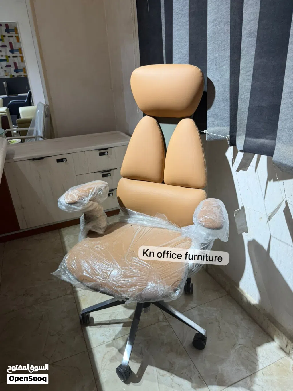 كرسى مدير متحرك جلد مستورد عالى الجوده من شركة kn office furniture