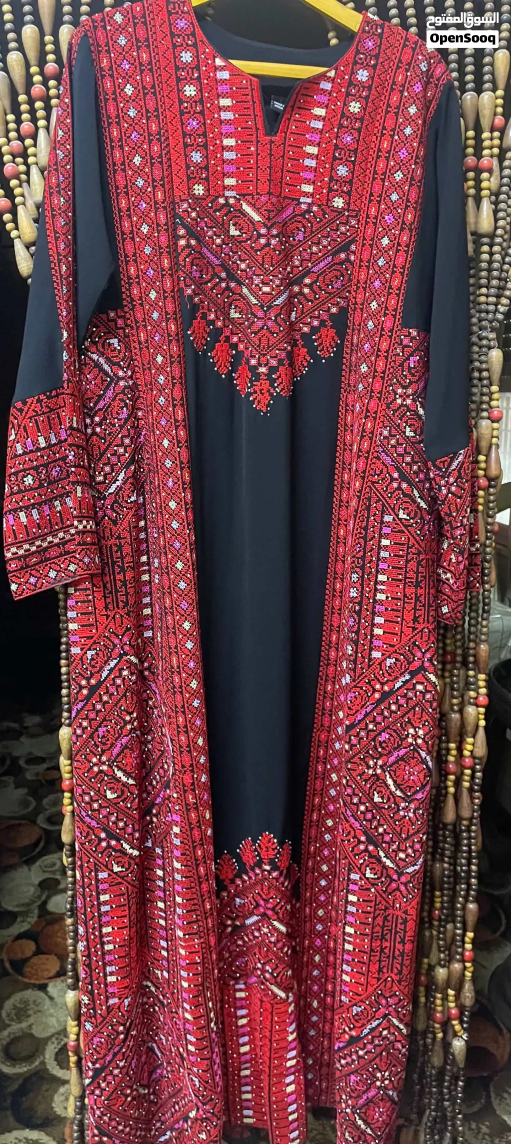 ثوب مستعمل لبسه وحده فقط