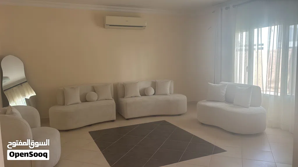 7 person couch set for sale طقم كنبات 7 اشخاص للبيع