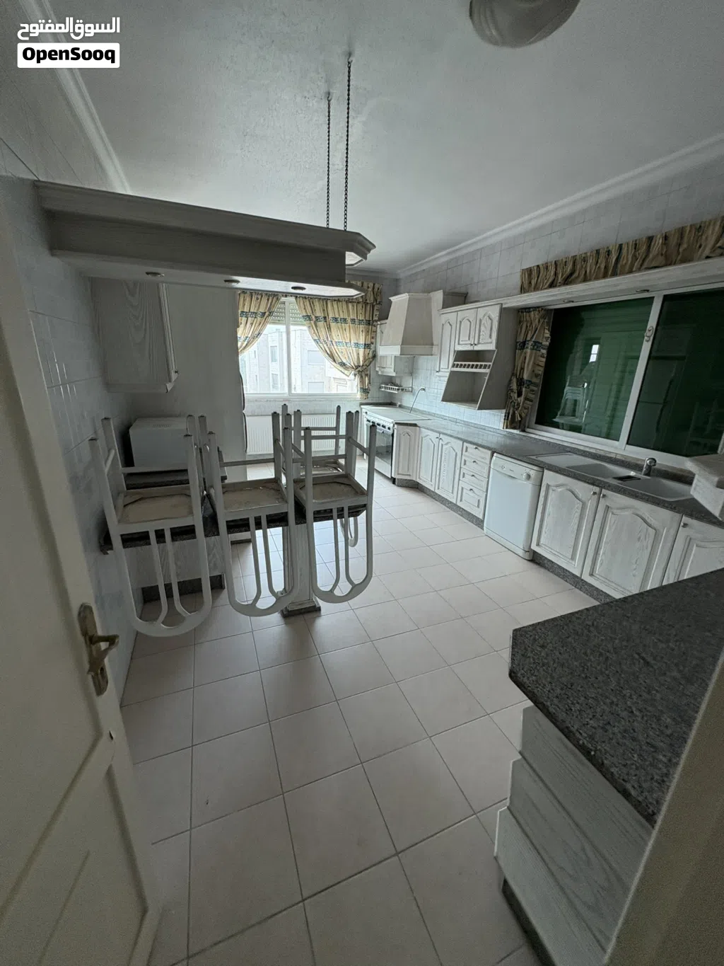 Furnished 3bedroom apartment for rent in deirghbar near Canadian school