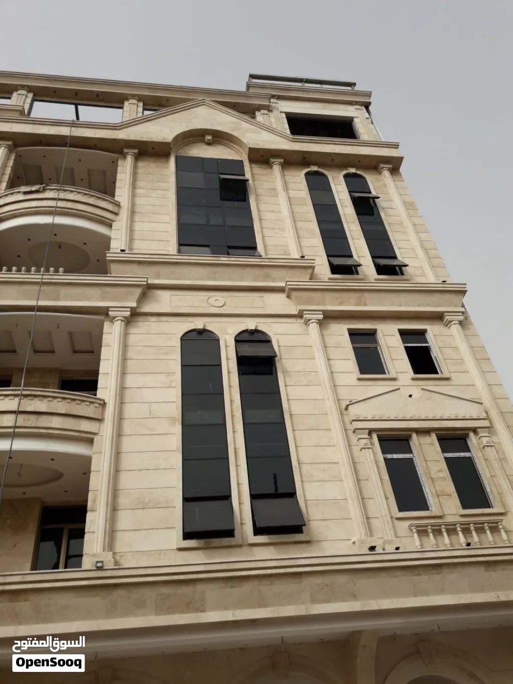 يوجد كوادر ايراني العمال الوجهيات المرمر وجميع انواع الحجر الطبيعي سعره مناسبه جدا