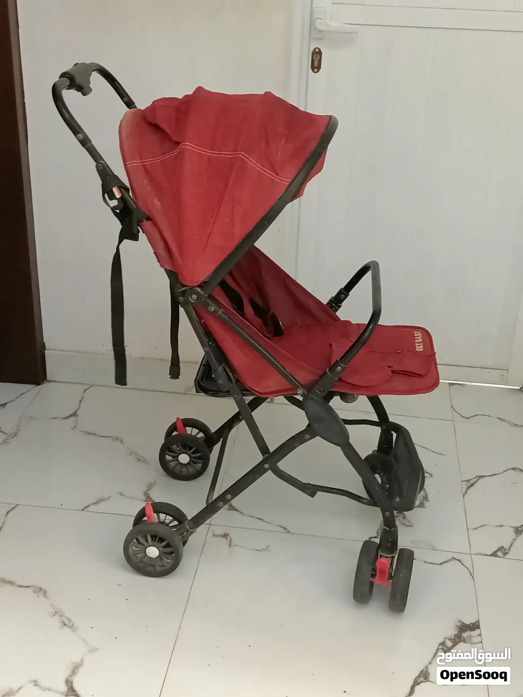 عربة أطفال جيدة الاستعمال