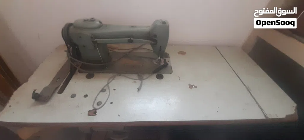 ماكينة خياطة