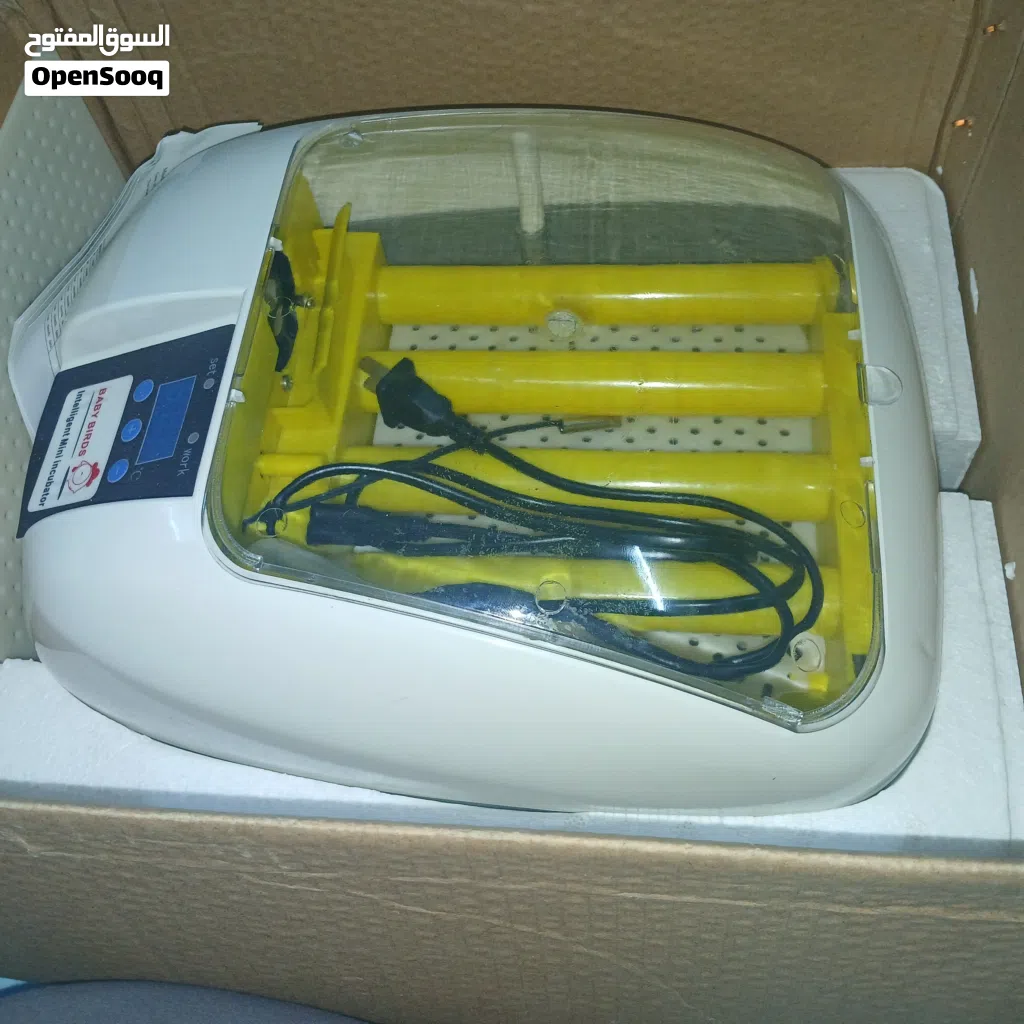 بيض أوتوماتيكية صغيرة (حاضنة بيض / فقاسة) مزودة بوظيفة تقليب البيض الأوتوماتيكية للسمان.