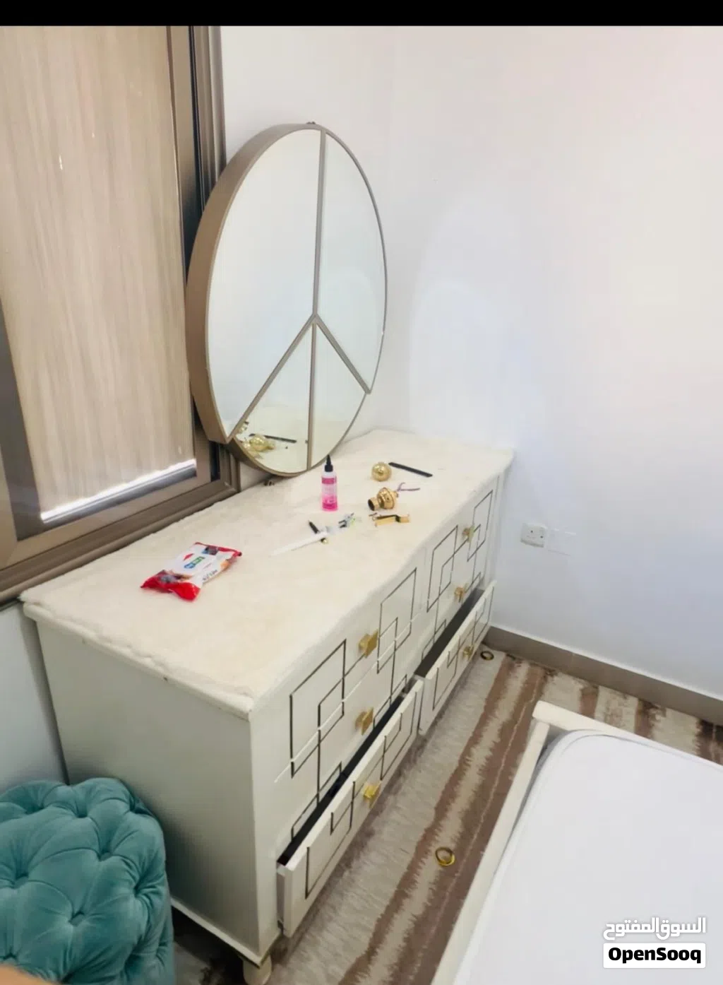 غرفة نوم ودولاب ضرفتين