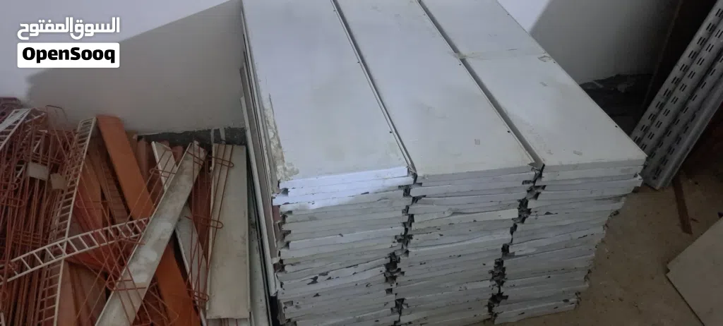غراض محل اسواق للبيع رفوف جدارية مستعملة كامل رف وسجه وحماله