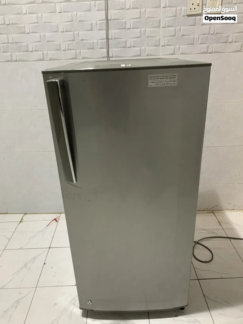 ثلاجه للبيع LG نظيفه حجم وسط