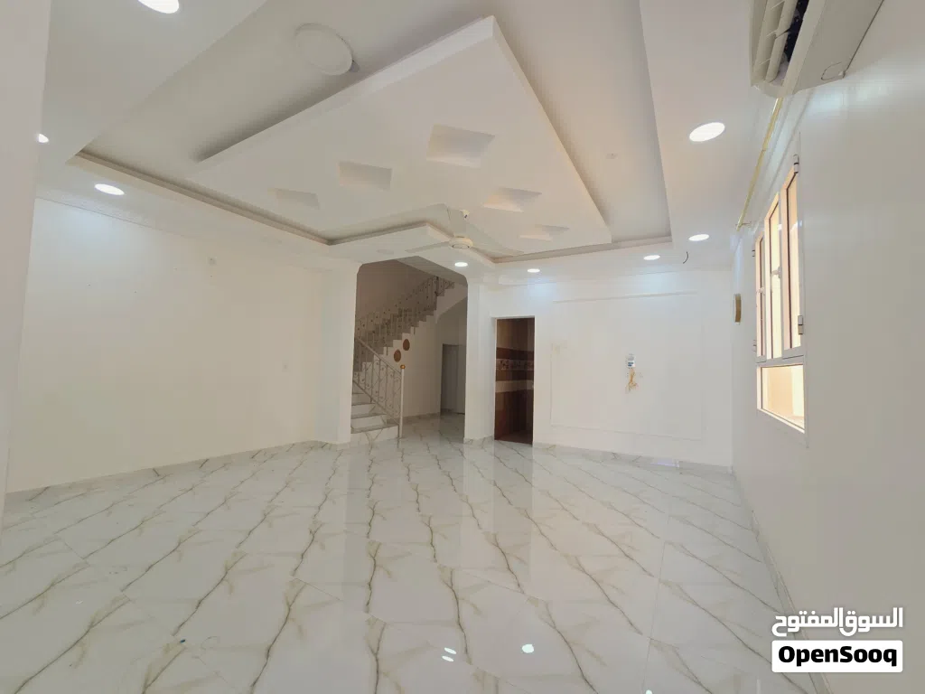 فيلا للبيع المعبيله قريب مول مسقط ونستو القديم(73,000)Villa for sale in Al Maabilah, near Muscat Mal