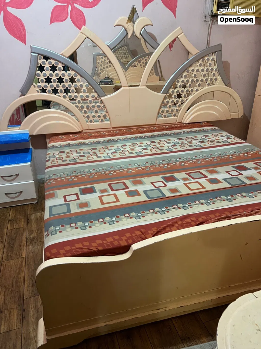 heavy duty bedroom set for sale at throw away price