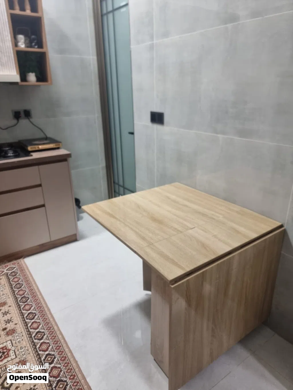 ميز طعام للمطابخ