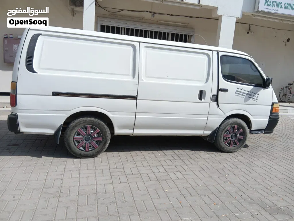 Toyota Hiace Cargo