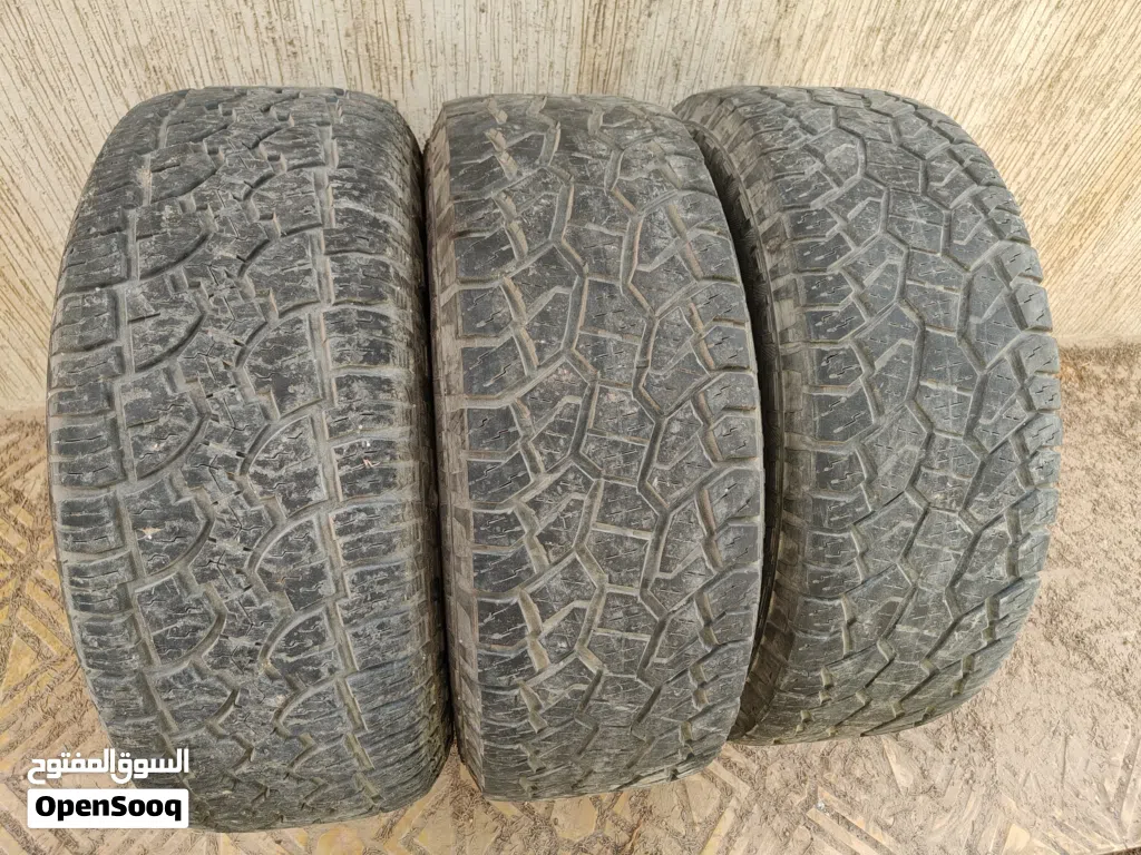 عدد ثلاثة إيطارات 265/65/17 للبيع