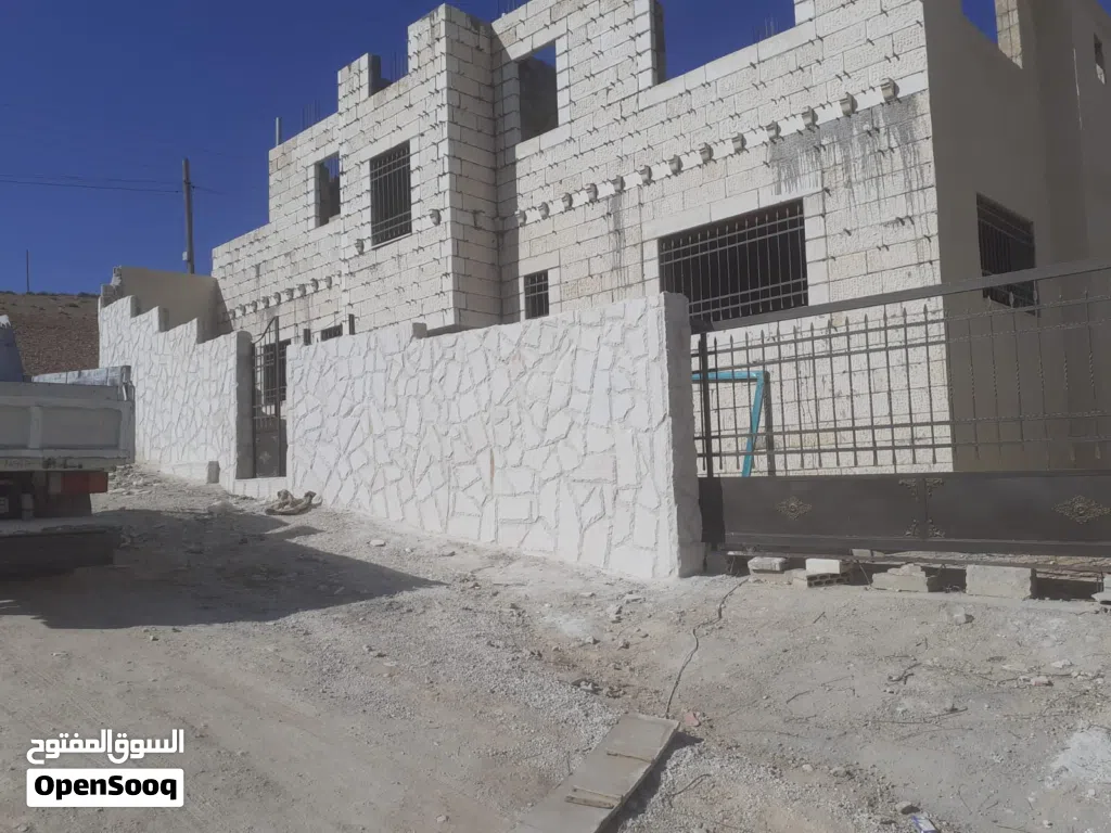 بيت عظم للبيع طابو مشترك تنازل دائره الأراضي واجهتين حجر على شارعين طابق اول مقطع مقسور طابق الثان