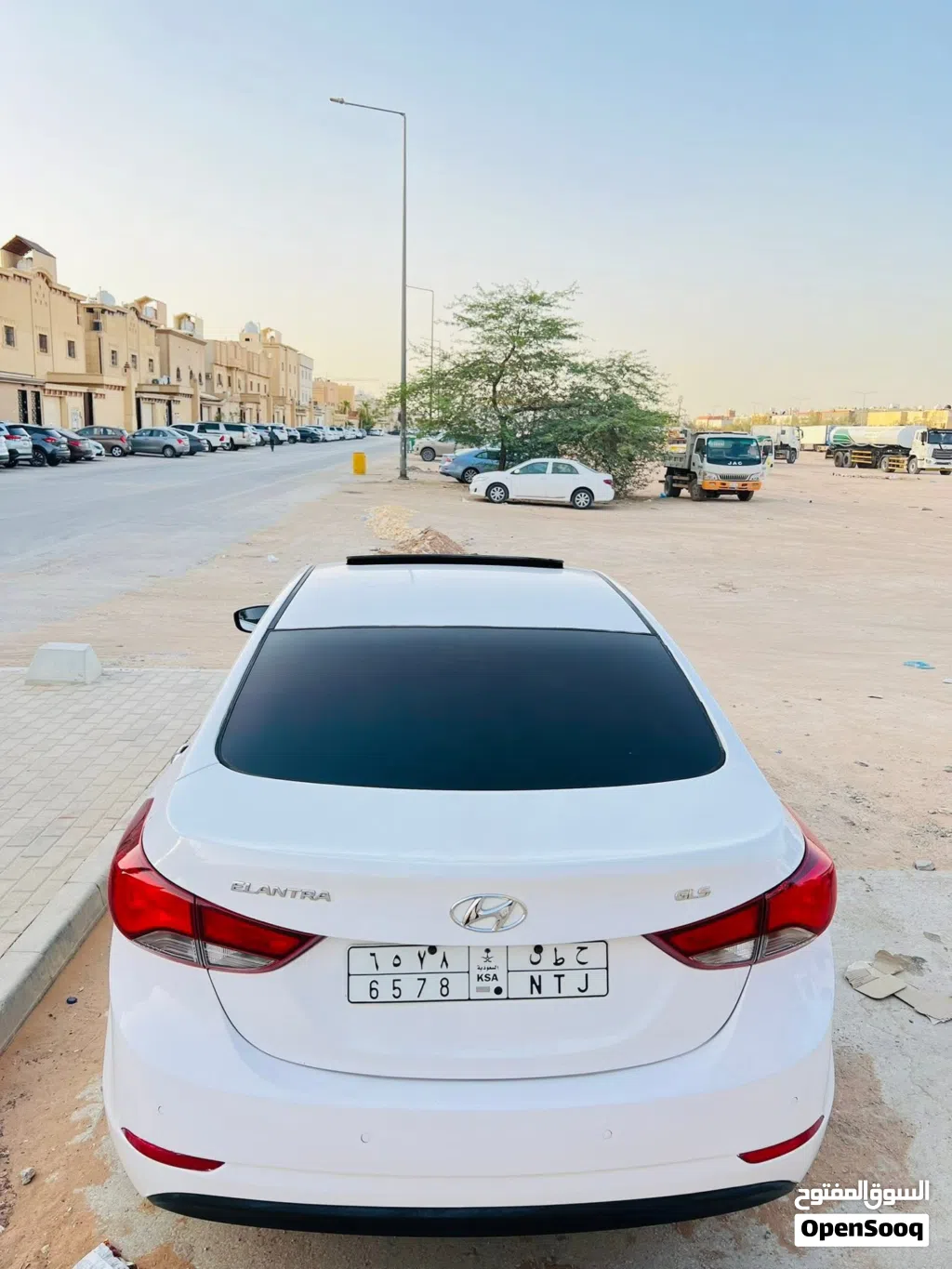Hyundai Elantra Standard