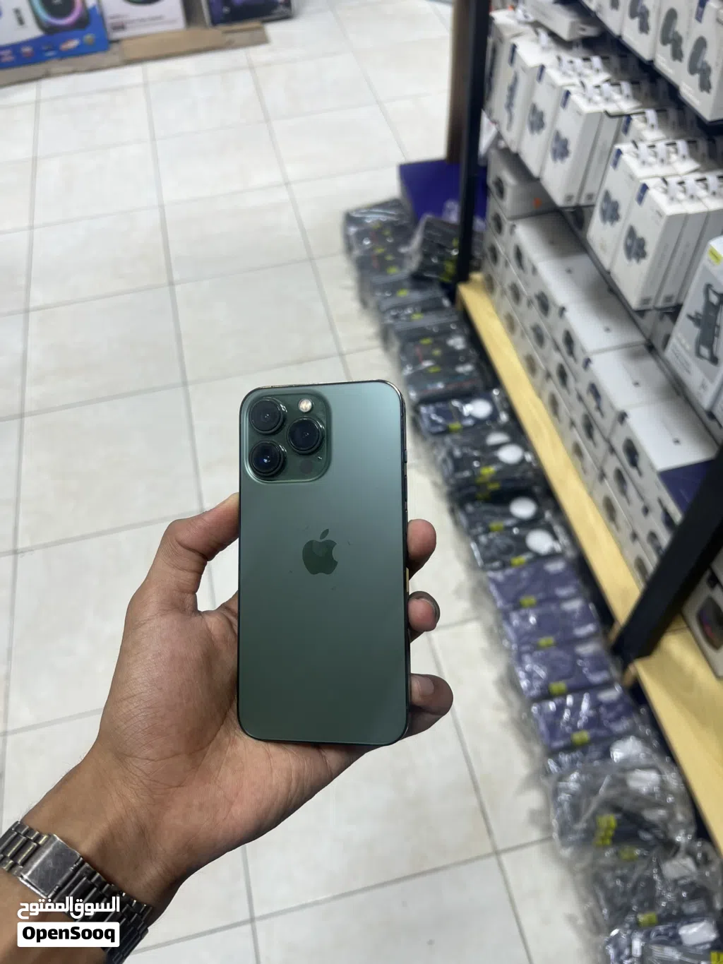 تلفون بدون عيوب كان فيه مشكله ف كاميرا وتم تصليحها فيه بقع ف بروتريه بس