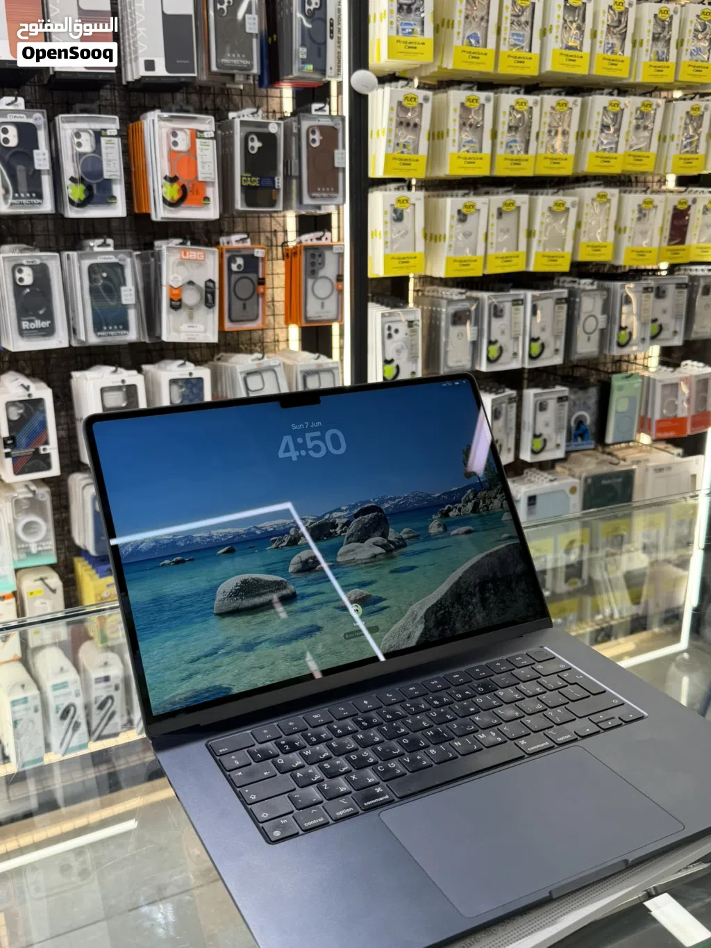 Macbook air ( M2 , 8 ram , 256 gb )// ماك بوك اير (M2 , 8, 256gb)