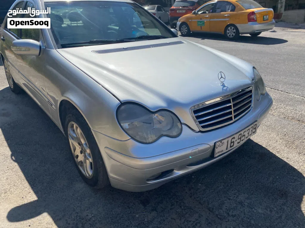 مرسيدس بنز الفئة-C C 240