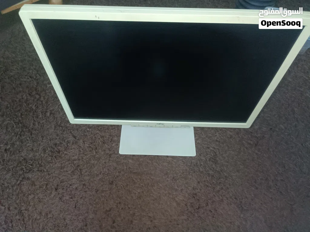 شاشة Fujitsu B22W-7 مقاس 22 بوصة ذات إطار أبيض.